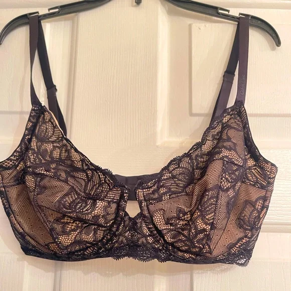 Calvin Klein Women's Seductive Comfort Unlined Lace Bra - Picture 3 of 15